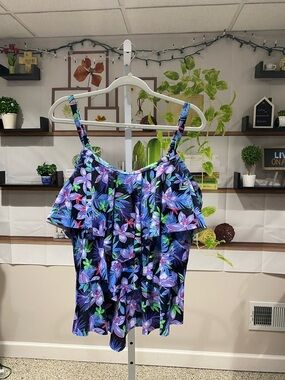 Tropical Floral Swim top in Blue XXXL. No tag for brand.